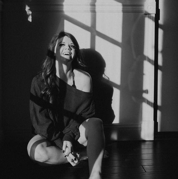 Meet your Posher, Nichole - Picture 1 of 1